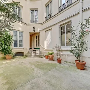 Charming & Cosy Flat In Heart Of Marais, 2min Walk To Art & Metier Museum , Paris France